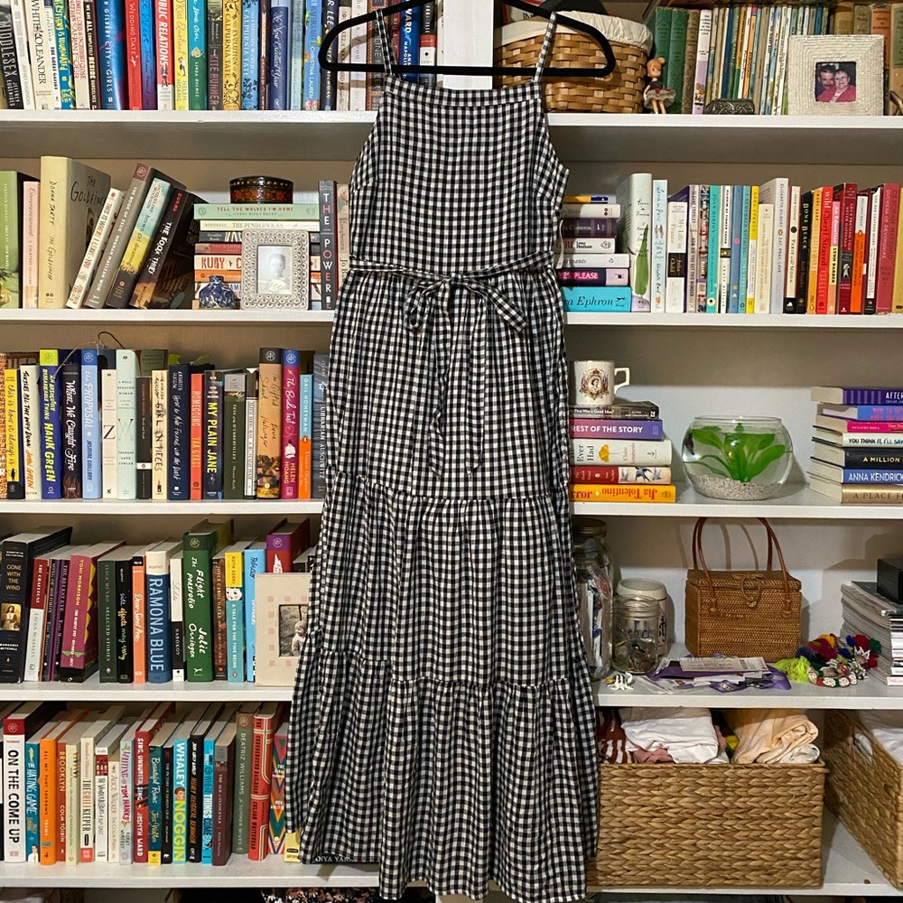 Black and white Old Navy gingham tiered dress